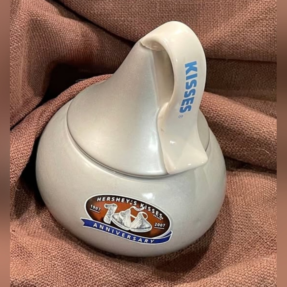 Hershey's Kisses 100th Anniversary Ceramic Jar- 2007***